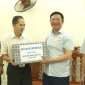 Bí thư Huyện ủy Lê văn Tuấn thăm, tặng quà gia đình thương binh, gia đình chính sách tại xã Hợp Thành.