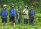 Đồng chí Trần Bình Quân, Tỉnh ủy viên, Bí thư Huyện ủy, Chủ tịch HĐND huyện đi chỉ đạo các xã phòng chống bão số 10 tại các xã trọng điểm.