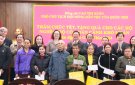 Phó chủ tịch Hội đồng dân tộc Quốc Hội Cao Thị Xuân trao quà Tết hộ nghèo huyện Triệu Sơn