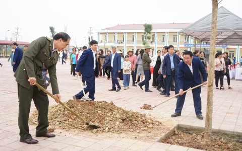 Thị trấn Triệu Sơn tổ chức Lễ phát động Tết trồng cây "đời đời nhớ ơn Bác Hồ", Xuân Giáp Thìn 2024.