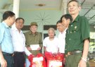 Hội CCB huyện thăm, tặng quà cho các cựu chiến binh tham gia chống Pháp tại xã Thái Hòa.