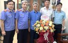 Phó Chủ tịch UBND huyện Bùi Huy Dũng chúc mừng Viện kiểm sát Nhân dân huyện nhân kỷ niệm 62 năm ngày thành lập Ngành Kiểm sát Nhân dân