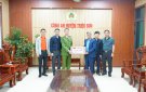 Phó Chủ tịch UBND huyện Bùi Huy Dũng thăm, tặng quà, chúc tết cán bộ, chiến sĩ Công an huyện