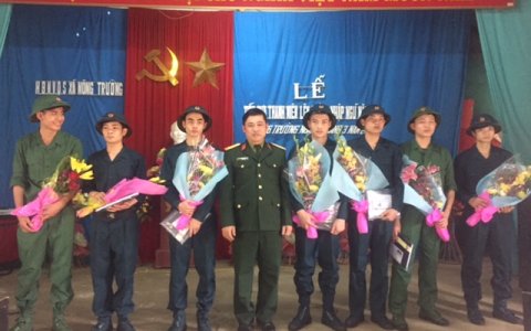 Xã Nông Trường tổ chức lễ tiễn thanh niên lên đường nhập ngũ.