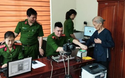 Công an huyện Triệu Sơn tổ chức cấp CCCD xuyên dịp nghỉ lễ 30/4 - 1/5