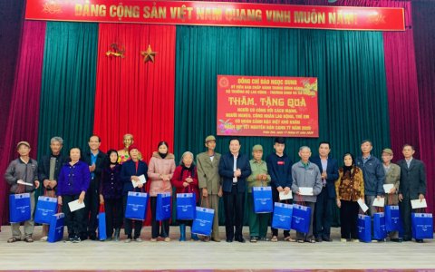 Đồng chí Lê Văn Thanh, Thứ trưởng Bộ Lao động Thương binh xã hội thăm, tặng quà, chúc tết Đảng bộ, chính quyền nhân dân Huyện Triệu Sơn.