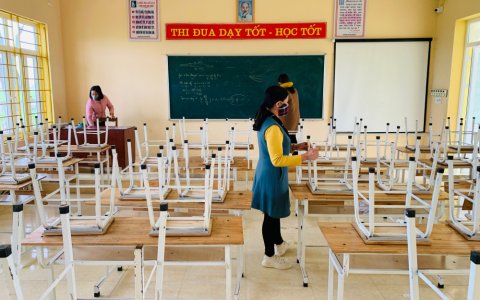 Trường THCS xã Khuyến Nông làm tốt công tác vệ sinh môi trường, tiêu độc, khử trùng phòng, chống dịch bệnh viêm đường hô hấp cấp Covid-19