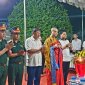 Cán bộ và nhân dân xã Minh Sơn thắp nến tri ân các anh hùng liệt sỹ