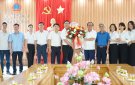 Lãnh đạo huyện Triệu Sơn chúc mừng Tòa án nhân dân huyện nhân dịp kỷ niệm 79 năm Ngày truyền thống của ngành