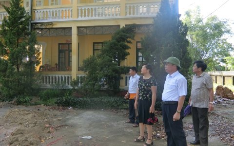 Đ/C Lê Kim Chất, PBT thường trực Huyện ủy cùng đoàn công tác của huyện làm việc tại xã Minh Châu.