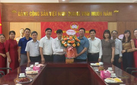 Thường trực Huyện ủy chúc mừng MTTQ huyện Nhân kỷ niệm 92 năm ngày thành lập MTTQ Việt Nam