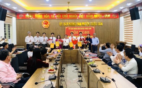 UBND huyệnTriệu Sơn công bố quyết định bổ nhiệm về công tác cán bộ
