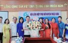 Các đồng chí Lãnh đạo huyện chúc mừng Hội LHPN nhân kỷ niệm 93 năm ngày thành lập Hội LHPN Việt Nam và ngày phụ nữ Việt Nam 20/10