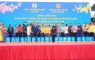 Đoàn ĐBQH tỉnh và LĐLĐ tỉnh tặng quà đoàn viên, người lao động khó khăn huyện Triệu Sơn