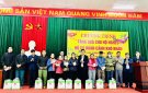 Ngân hàng Chính sách xã hội huyện Triệu Sơn trao tặng quà Tết cho các hộ nghèo, gia đình chính sách, học sinh có hoàn cảnh khó khăn
