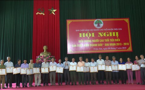 Hội người cao tuổi huyện tổ chức hội nghị biểu dương người cao tuổi sản xuất kinh doanh giỏi giai đoạn 2013 – 2018