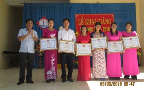 Đồng chí Hồ Trường Sơn – Phó chủ tịch UBND huyện dự lễ khai giảng năm học mới tại Trường Tiểu học và THCS Thọ Phú