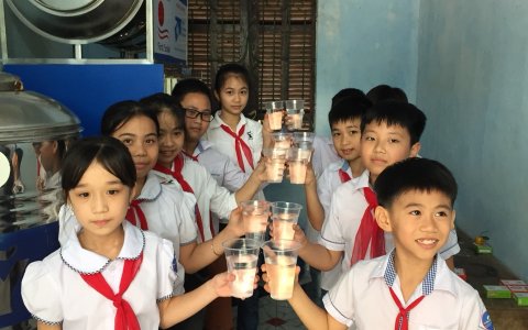 Lễ nghiệm thu, bàn giao Hệ thống nước uống xử lý bằng tia cực tím UV, màng lọc RO cho Trường tiểu học xã Thọ Dân – Huyện Triệu Sơn do tổ chức First SoLar phi chính phủ Mỹ tài trợ.