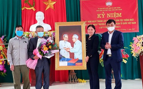 Các đồng chí: PCT HĐND huyện Lê Thị Luyện; PCT UBND huyện Lê Quang Trung, Bùi Huy Dũng dự ngày hội Đại đoàn kết toàn dân tại xã Hợp Thành, Đồng Tiến, thị trấn Nưa.