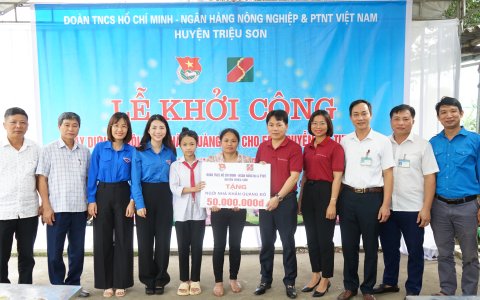 Khởi công xây dựng ngôi nhà khăn Quàng đỏ cho em Nguyễn Thị Thu Loan trường THCS Hợp Thành.