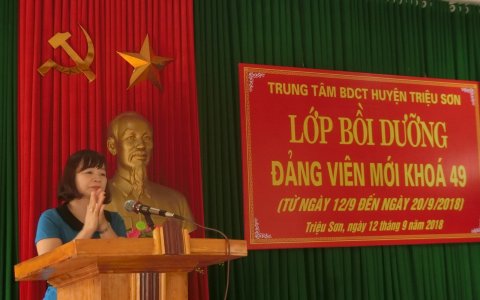 lớp bồi dưỡng Đảng viên mới khóa 49.