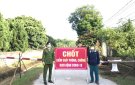 Phong tỏa khu vực dân cư thôn 4 xã Hợp Tiến để thực hiện công tác phòng, chống dịch Covid-19.