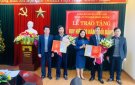 Đảng ủy cơ quan UBND huyện tổ chức Lễ trao tặng Huy hiệu 30 năm tuổi Đảng cho Đảng viên 