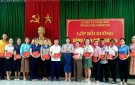 Trung tâm Chính trị huyện tổ chức bế giảng lớp bồi dưỡng Đảng viên mới khóa 65 .