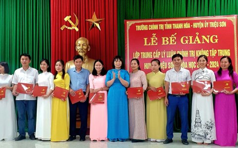 Bế giảng lớp Trung cấp lý luận chính trị tại huyện Triệu Sơn  khóa học 2023-2024
