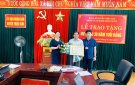 Đảng ủy cơ quan UBND huyện tổ chức Lễ trao tặng Huy hiệu 30 năm tuổi Đảng cho Đảng viên