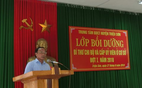 Bế giảng lớp bồi dưỡng Bí thư Chi bộ và cấp ủy viên cơ sở đợt 1/2018.