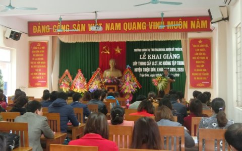 Khai giảng lớp trung cấp lý luận chính trị- hành chính không tập trung huyện Triệu Sơn khóa học 2019-2020.  