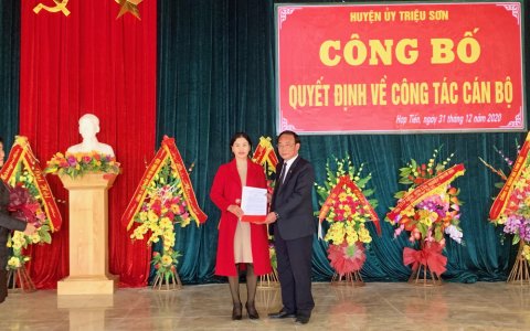 Huyện ủy Triệu Sơn tổ chức công bố các quyết định về công tác cán bộ