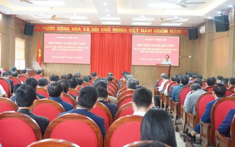 Hội nghị cán bộ chủ chốt toàn huyện triển khai một số nhiệm vụ trọng tâm trên địa bàn huyện