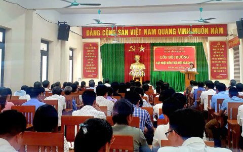 Khai giảng Bồi dưỡng cập nhật kiến thức mới cho cán bộ cơ sở trên địa bàn huyện năm 2024